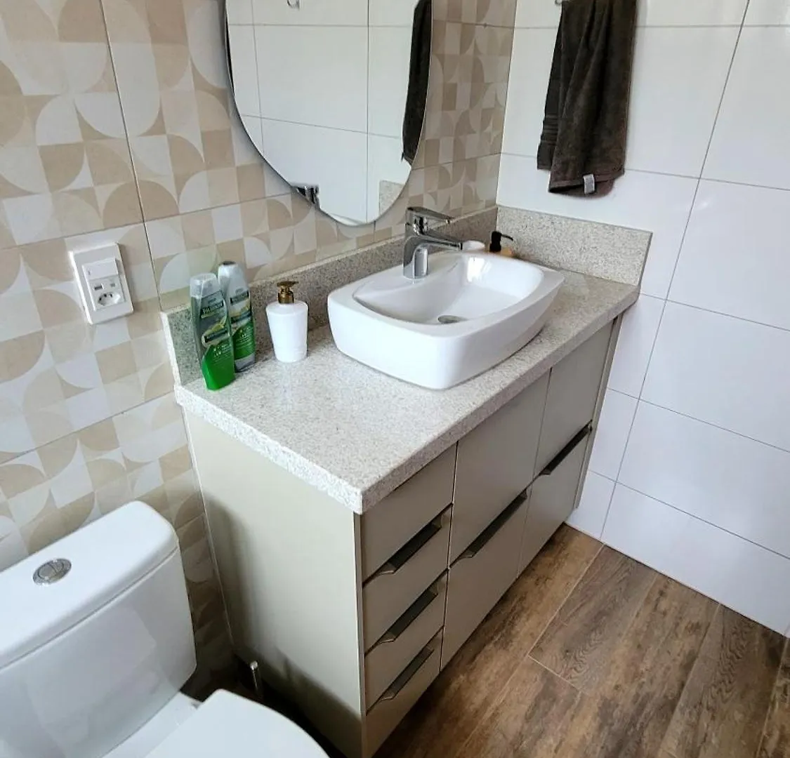 Casa Amarela - A 100 Metros Da Praia Florianópolis Δωμάτια σε οικογενειακή κατοικία