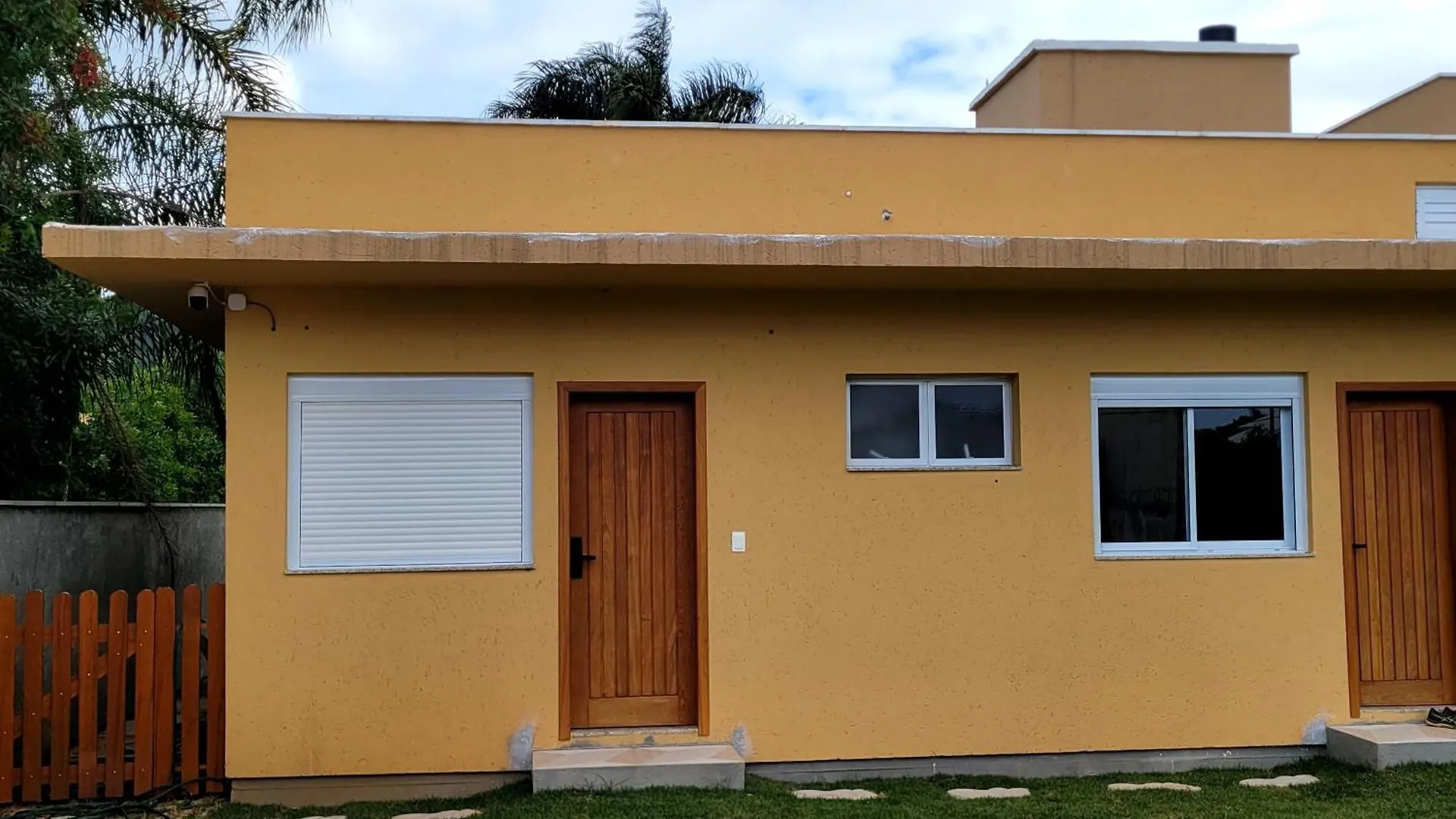 Casa Amarela - A 100 Metros Da Praia Florianópolis 0*,  Brasilien